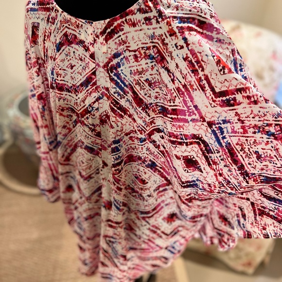 Show Me Your Mumu round neck tunic top. Pink/Red/Blue/White pattern. - Picture 3 of 4